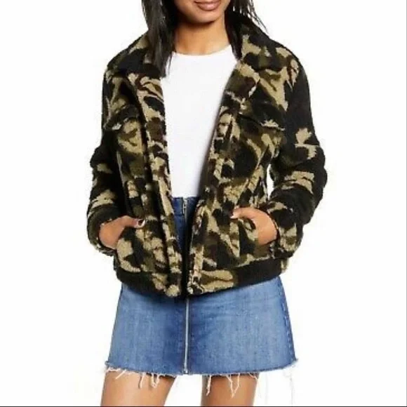 Blank NYC Faux Sherpa Teddy Camo jacket Size Small - Picture 3 of 10